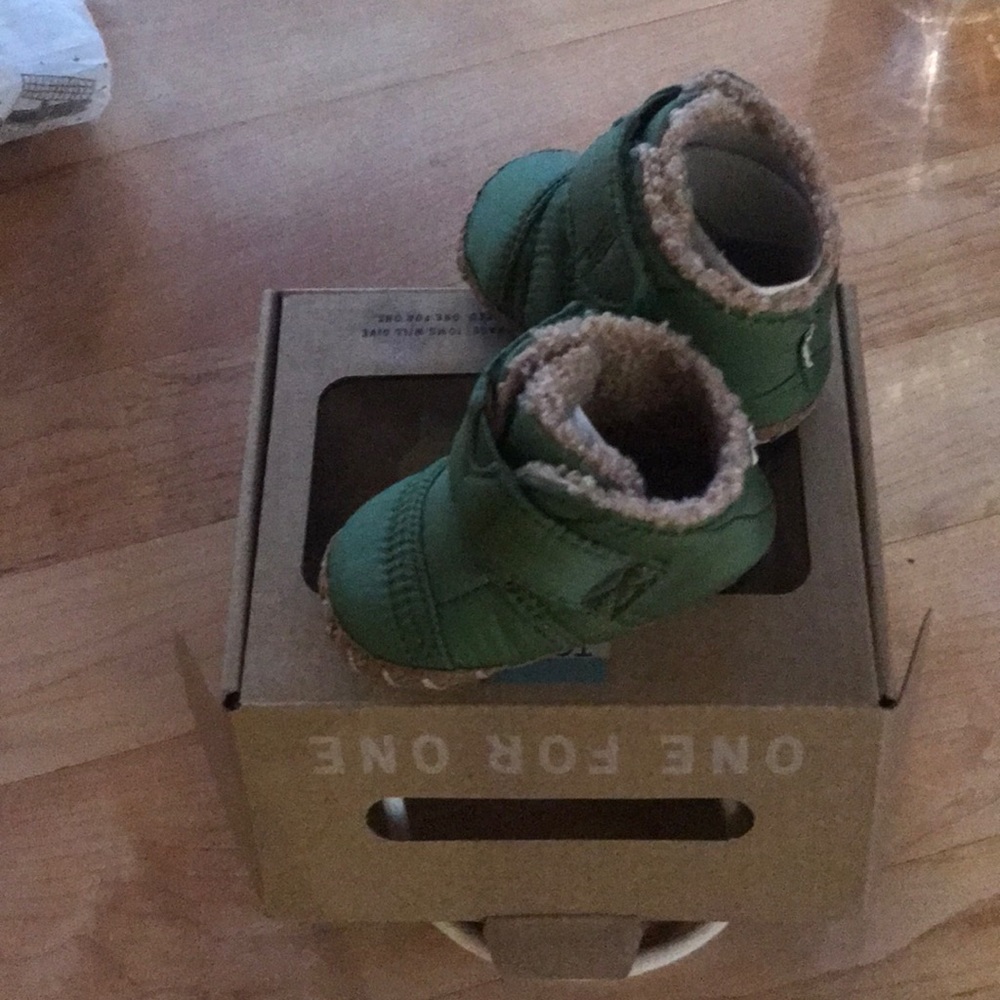 Infant Toms boots size 3